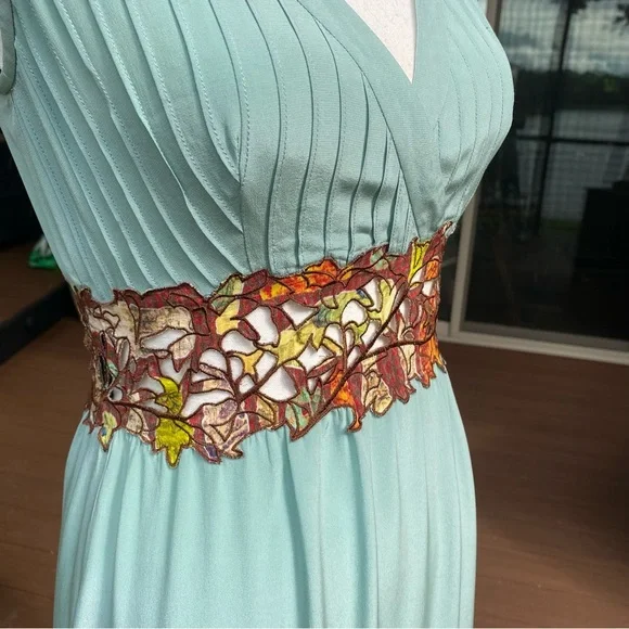 ⭐️SHANGHAI TANG⭐️ Seafoam Green Silk Dress with leaf embellishments ⭐️STUNNING - Picture 6 of 16